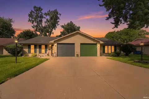 607 Mark Dr, Angola, IN 46703