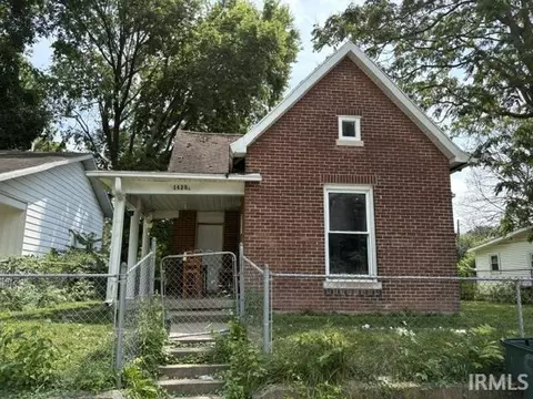1425 W 10th St, Muncie, IN 47302