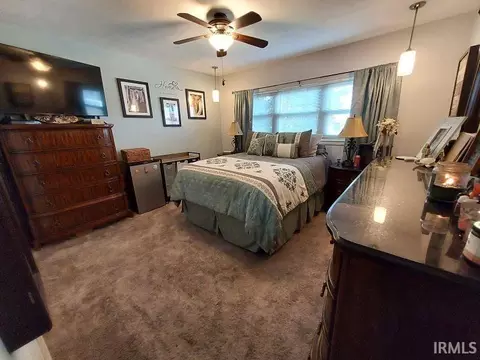 Bedroom - 1037 Dorbett St, Jasper, IN 47546 photo 1 of 4