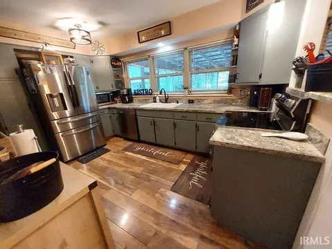 Kitchen - 1037 Dorbett St, Jasper, IN 47546 photo 2 of 3