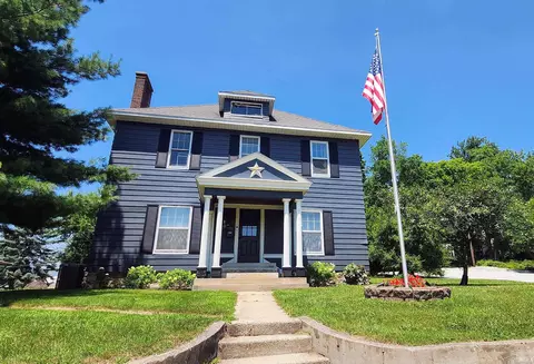 300 W Main St, Syracuse, IN 46567