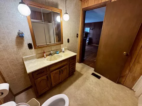 Bath - 6783 Stogsdill Rd, Bloomington, IN 47401 photo 1 of 2