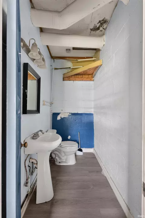 Bath - 516 7th St, Covington, IN 47932 photo 2 of 2