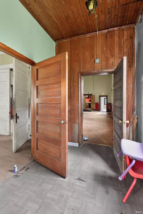 Entry Way - 516 7th St, Covington, IN 47932 photo 1 of 1