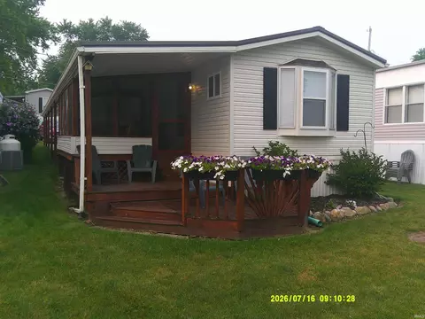 215 Lane 101 Hamilton Lk #33, Hamilton, IN 46742