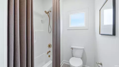 Bath - 470 E Basalt Dr, Huntertown, IN 46748 photo 4 of 8