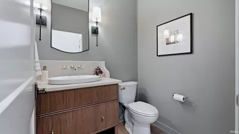 Bath - 470 E Basalt Dr, Huntertown, IN 46748 photo 1 of 8