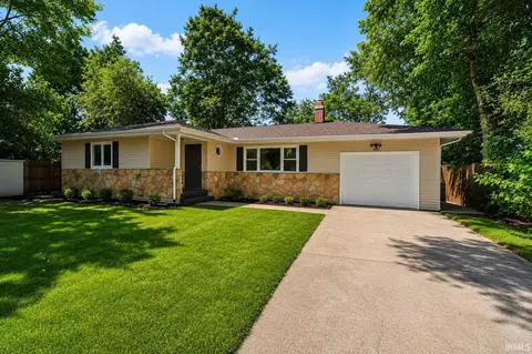 1037 N Twyckenham Dr, South Bend, IN 46617