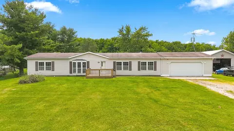 3425 Loon Lk Rd, Angola, IN 46703