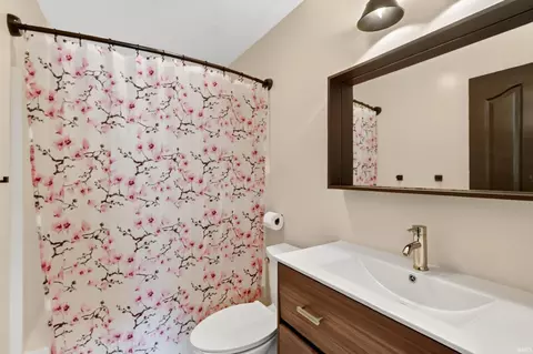 Bath - 404 Heritage Dr, Delphi, IN 46923 photo 4 of 5