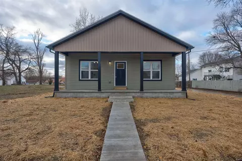 227 N Lincoln St, Oakland City, IN 47660