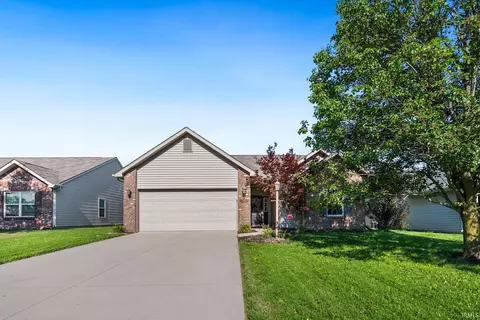 1912 Black Bear Dr, Fort Wayne, IN 46808