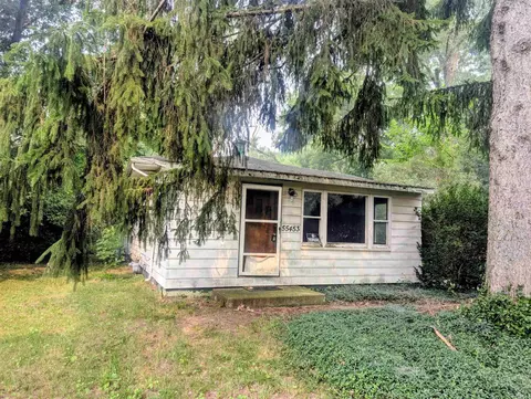 55453 Glenn Rd, South Bend, IN 46628