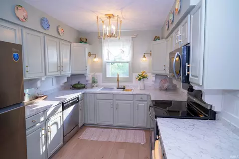 Kitchen - 8106 Us Highway 50 W, Mitchell, IN 47446 photo 1 of 2