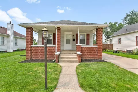223 Prairie Ave, Mishawaka, IN 46544