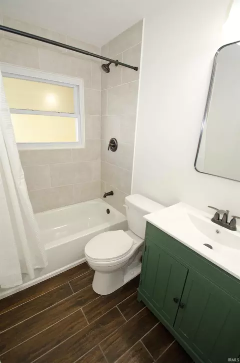 Bath - 2317 Apache Dr, Lafayette, IN 47909 photo 1 of 3