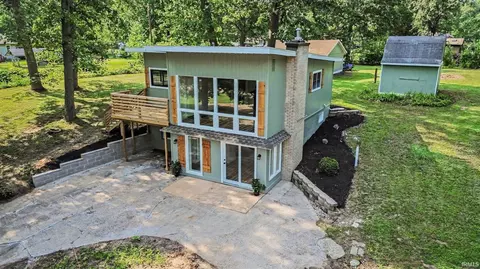 10501 Jefferson Rd, Osceola, IN 46561