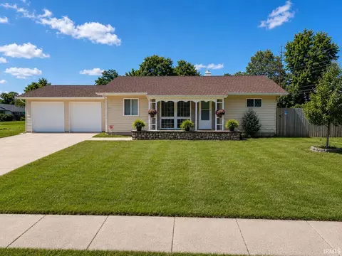 1207 Manchester Dr, South Bend, IN 46615
