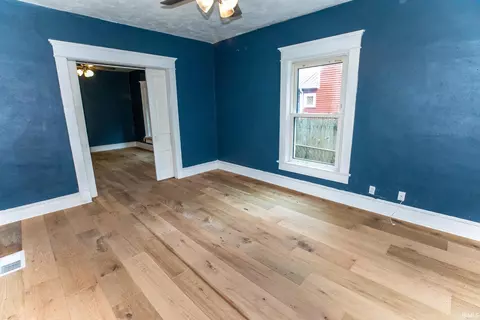 Living - 380 E Main St, Wabash, IN 46992 photo 2 of 3