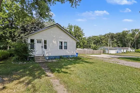 55791 Clover Rd, Mishawaka, IN 46545