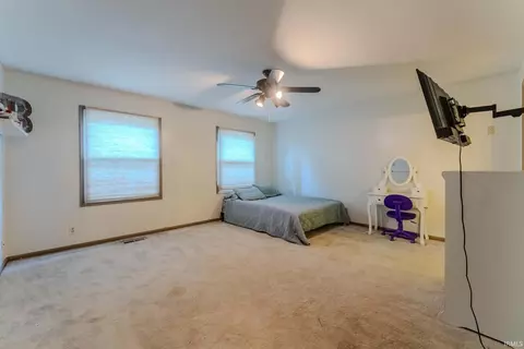 Bedroom - 511 Crown Hill Dr E, Wabash, IN 46992 photo 2 of 7