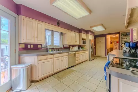 Kitchen - 511 Crown Hill Dr E, Wabash, IN 46992 photo 3 of 3