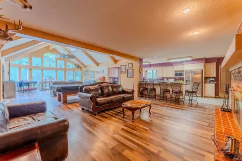 Living - 511 Crown Hill Dr E, Wabash, IN 46992 photo 5 of 5