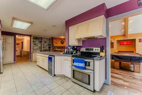 Kitchen - 511 Crown Hill Dr E, Wabash, IN 46992 photo 2 of 3