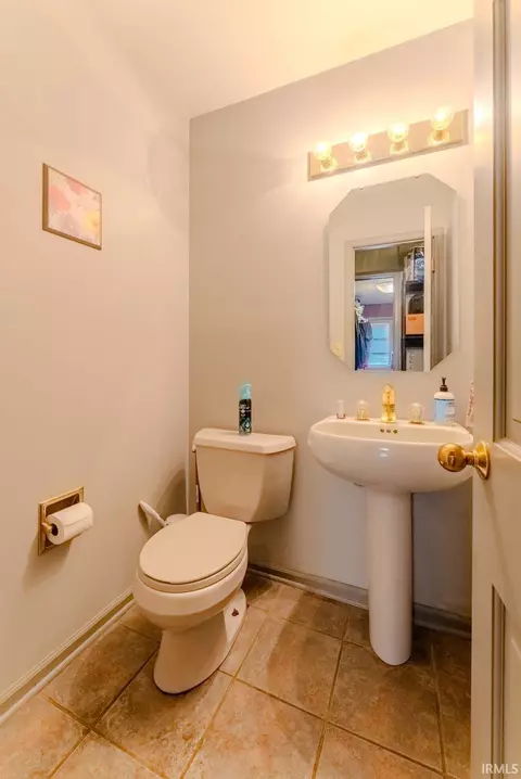 Bath - 511 Crown Hill Dr E, Wabash, IN 46992 photo 1 of 6