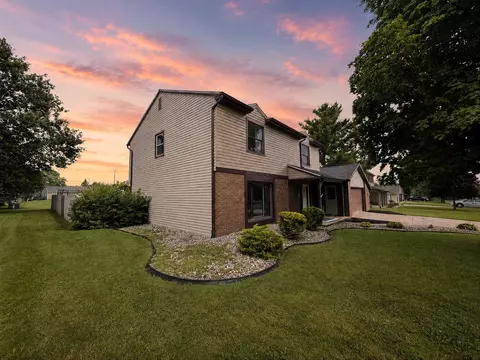 1102 Heritage Ln, Angola, IN 46703