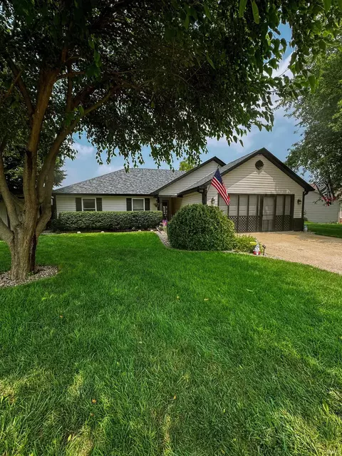 608 Paden Dr, Dayton, IN 47941