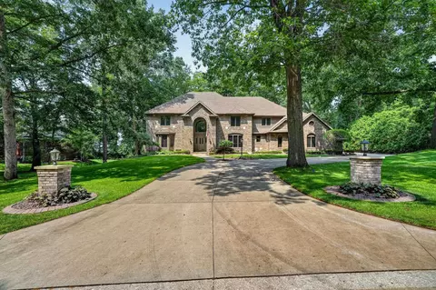 205 Greenfield Dr, Middlebury, IN 46540