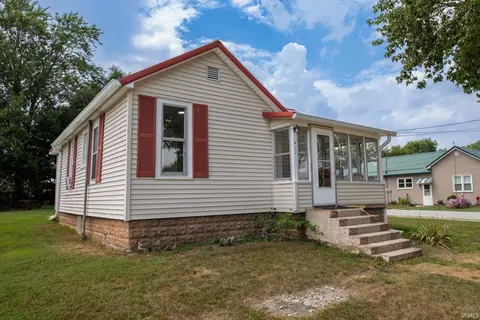 411 N Franklin St, Mentone, IN 46539