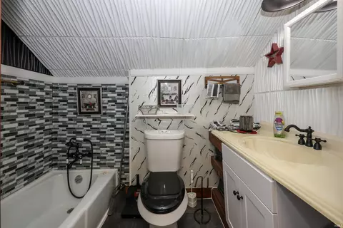 Bath - 500 E King St, Garrett, IN 46738 photo 2 of 2