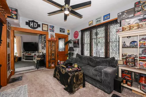 Living - 500 E King St, Garrett, IN 46738 photo 3 of 5