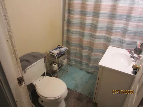 Bath - 607 E Christy St, Marion, IN 46952 photo 1 of 2