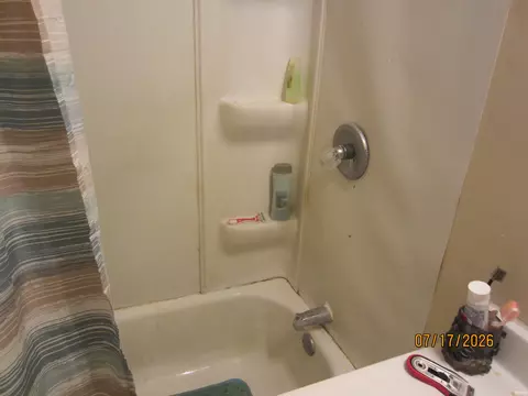 Bath - 607 E Christy St, Marion, IN 46952 photo 2 of 2