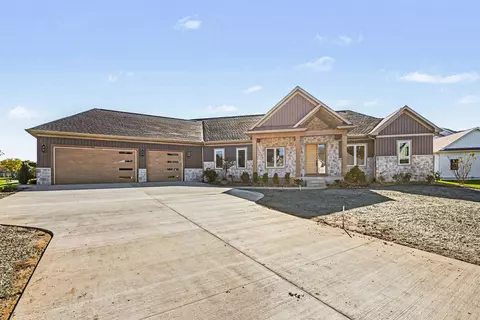 18416 Donegal Dr, South Bend, IN 46637