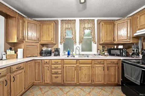 Kitchen - 68 W 150 S, Bringhurst, IN 46913 photo 2 of 4