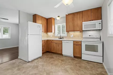 Kitchen - 15525 Darden Rd, Granger, IN 46530 photo 1 of 2