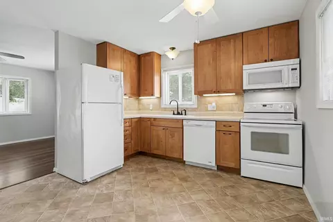 Kitchen - 15525 Darden Rd, Granger, IN 46530 photo 1 of 2