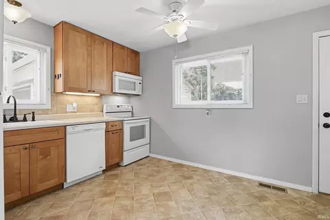 Kitchen - 15525 Darden Rd, Granger, IN 46530 photo 2 of 2