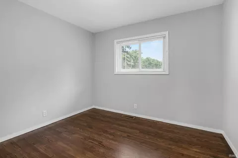 Bedroom - 15525 Darden Rd, Granger, IN 46530 photo 5 of 6