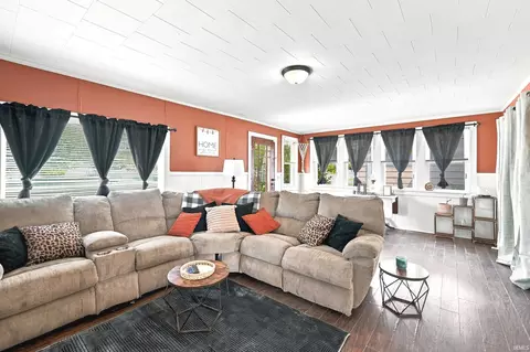 Living - 602 S Wayne St, Hamilton, IN 46742 photo 3 of 3