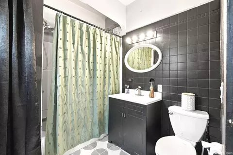 Bath - 602 S Wayne St, Hamilton, IN 46742 photo 1 of 1