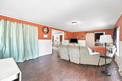 Living - 602 S Wayne St, Hamilton, IN 46742 photo 1 of 3