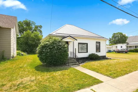 Exterior - 602 S Wayne St, Hamilton, IN 46742 photo 3 of 7