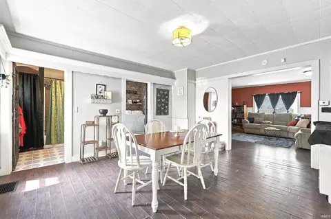 Dining - 602 S Wayne St, Hamilton, IN 46742 photo 3 of 4
