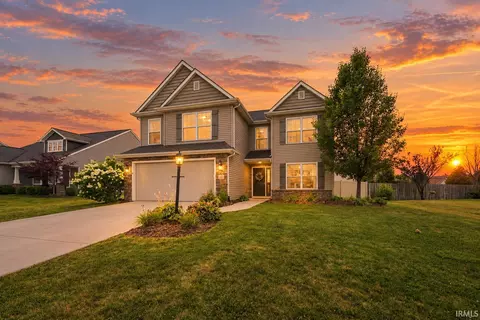 8211 Queenboro Ct, Fort Wayne, IN 46835