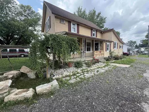 1402 W Hickory St, Union City, IN 47390